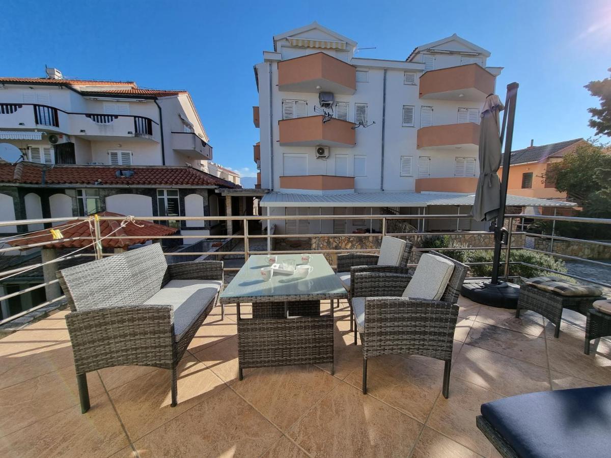 Apartment Aqua Near The City Beach Novalja Exterior foto